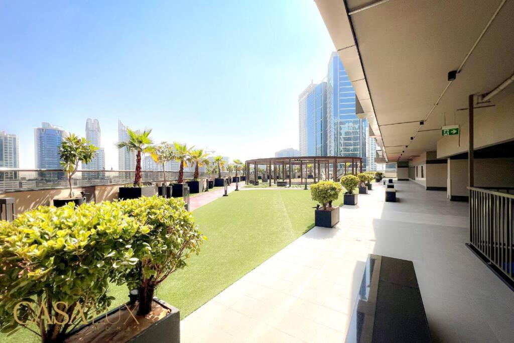 Lovely Big Studio W/ Burj Khalifa View In Downtown Dubai Eksteriør bilde